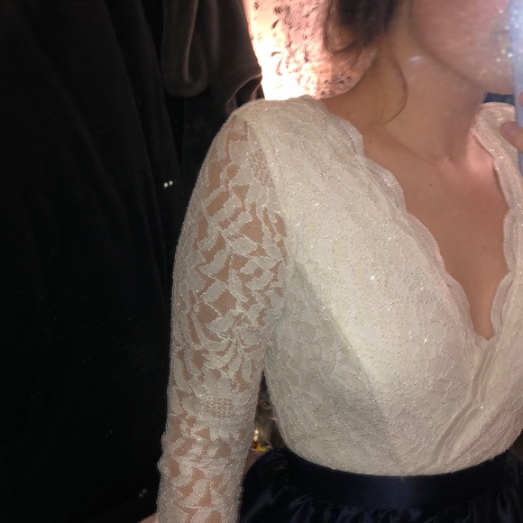 BEAUTIFUL DRESS - Picture 2 of 3